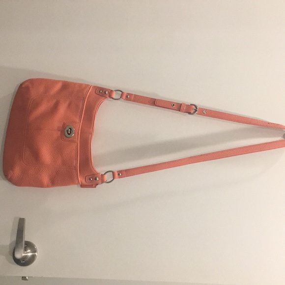 Like new coach shoulder purse - Picture 3 of 3